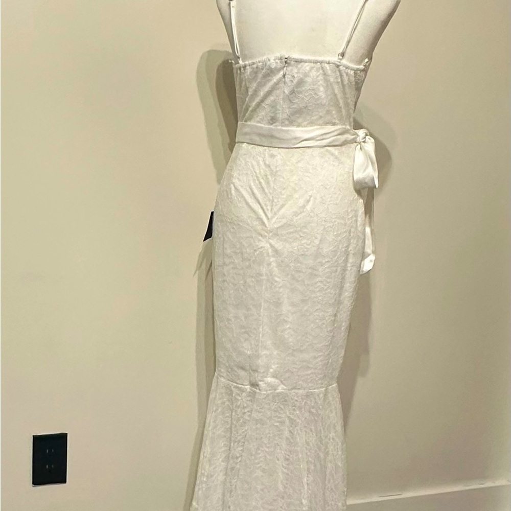 Lulu’s “Found Your Love” White Lace Sleeveless Trumpet Midi Dress NWT Medium - Picture 3 of 8